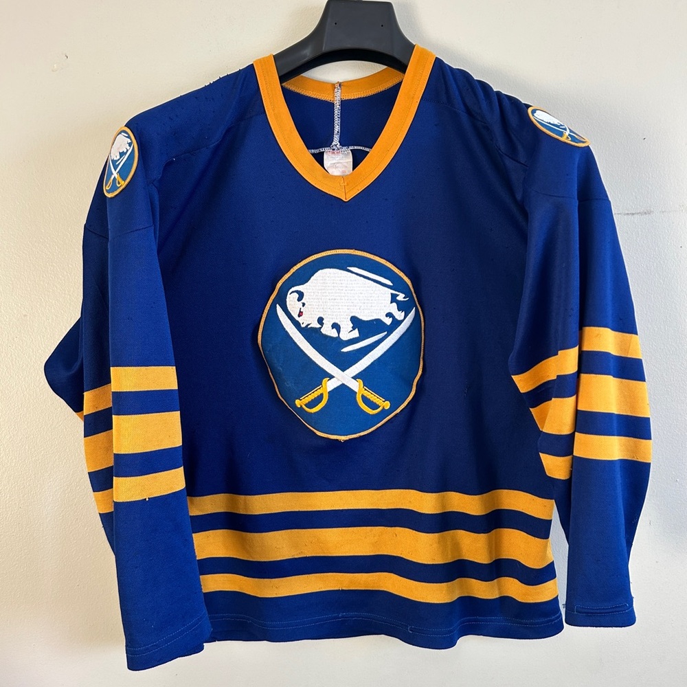 Vintage CCM Buffalo Sabres NHL Jersey
Size L
